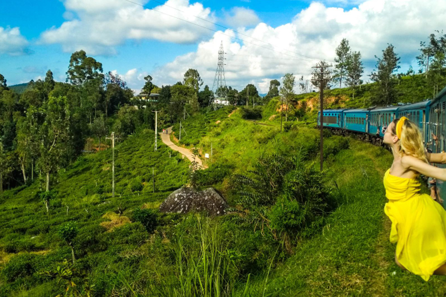 Ella Highlights Excursion – Nine Arch Bridge, Ravana Falls & Little Adam’s Peak